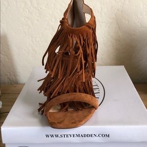 Never worn Steve Madden “Fringly” suede heel